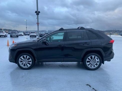 Used 2024 Toyota RAV4 XLE Premium image 6