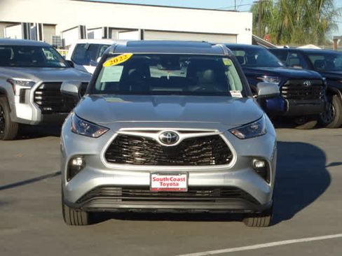 Certified 2022 Toyota Highlander XLE image 3