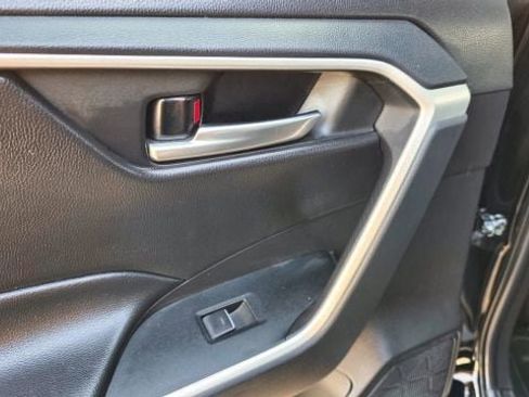 Used 2022 Toyota RAV4 SE w/ Convenience Package image 27