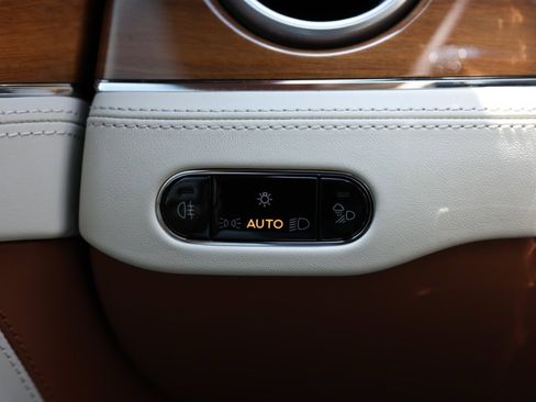 Used 2024 Bentley Continental GT image 23