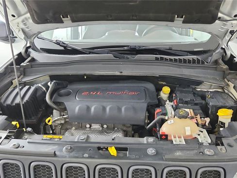 Used 2016 Jeep Renegade Trailhawk AWD/4WD image 36
