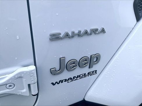 Used 2021 Jeep Wrangler Unlimited Sahara w/ Uconnect 4C Nav & Sound Group AWD/4WD image 8