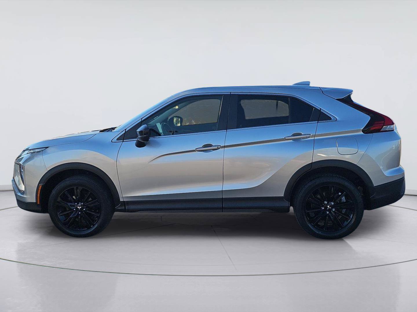 Used 2023 Mitsubishi Eclipse Cross LE AWD/4WD image 2