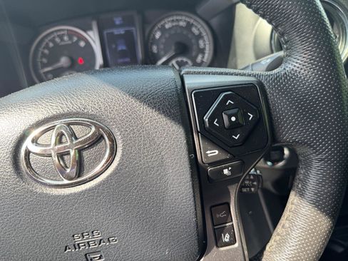 Used 2020 Toyota Tacoma TRD Sport w/ Technology Package AWD/4WD image 21