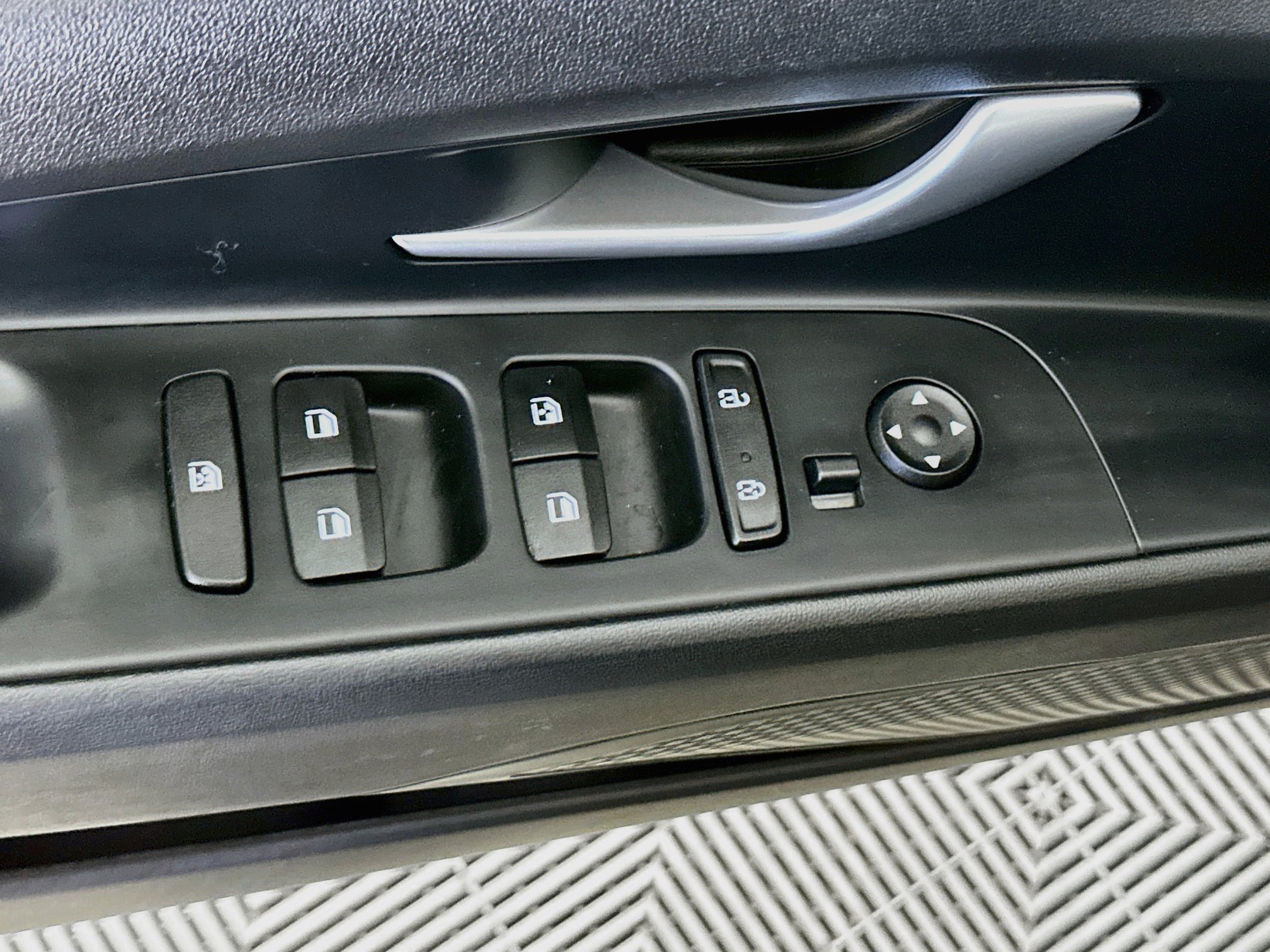 Used 2023 Hyundai Elantra SEL w/ Preferred Accessory Package FWD image 15