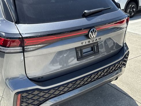 New 2026 Volkswagen Tiguan SE R-Line FWD image 10