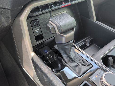 Used 2024 Toyota Tundra Limited w/ Power Package AWD/4WD image 21