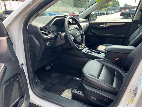 Used 2022 Ford Escape SEL w/ Equipment Group 302A image 9