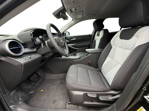 New 2026 Chevrolet Trax LS w/ LS Convenience Package FWD image 9