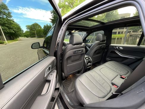 Used 2019 BMW X5 xDrive40i w/ Convenience Package AWD/4WD image 12