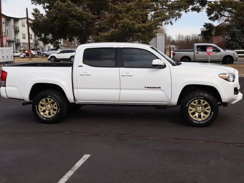 Used 2017 Toyota Tacoma SR5 w/ Tow Package image 3