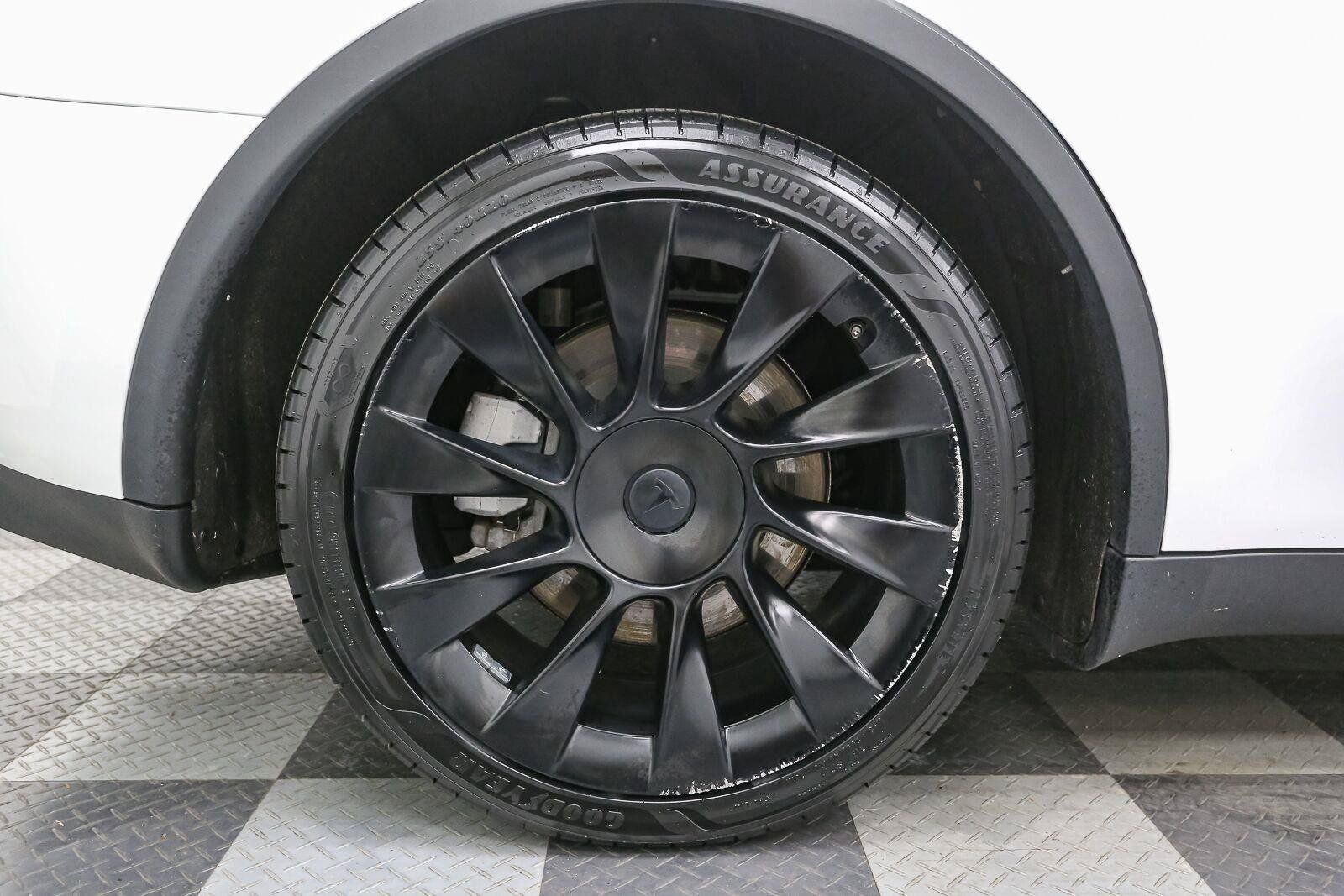 Used 2023 Tesla Model Y Long Range AWD/4WD image 16
