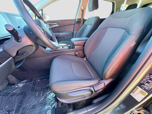 Used 2023 Kia Sportage LX image 18