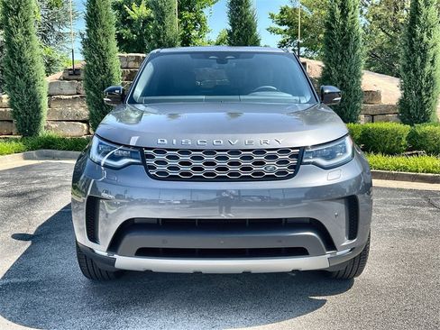 Used 2025 Land Rover Discovery S image 8