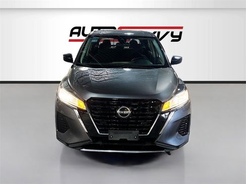 Used 2022 Nissan Kicks S image 2