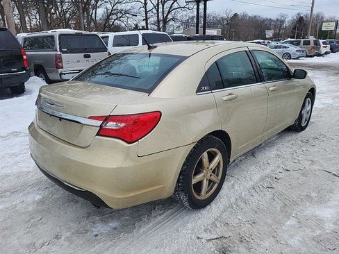 Used 2011 Chrysler 200 Touring image 2