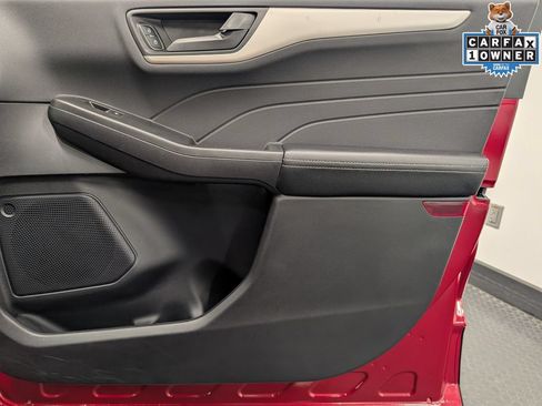 Used 2022 Ford Escape SE w/ SE Sport Appearance Package AWD/4WD image 28