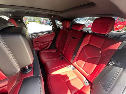 Certified 2024 Porsche Macan AWD/4WD image 36