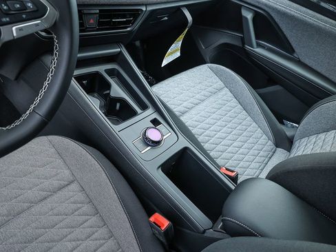 New 2025 Volkswagen Tiguan S image 32