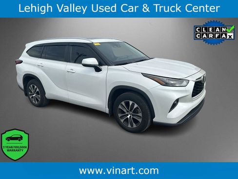 Used 2023 Toyota Highlander XLE FWD image 1