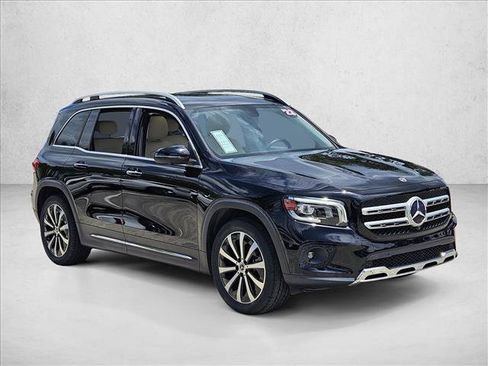 Used 2023 Mercedes-Benz GLB 250 4MATIC image 3