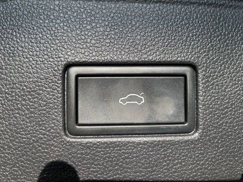 Certified 2022 Volkswagen Atlas SEL Premium image 11