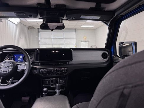 Used 2024 Jeep Gladiator Sport image 21