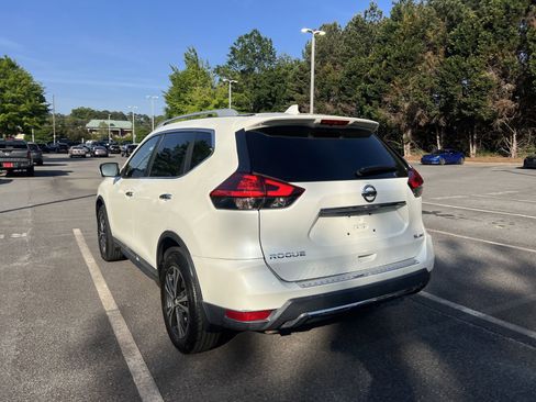Used 2017 Nissan Rogue SL w/ SL Premium Package image 4