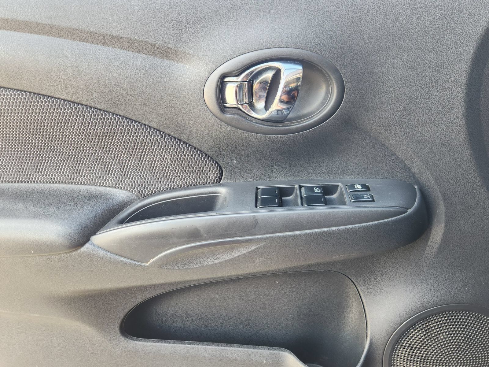 Used 2014 Nissan Versa SV FWD image 21
