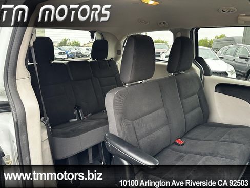 Used 2018 Dodge Grand Caravan SE FWD image 16