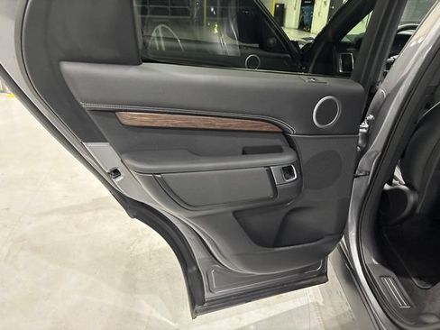Used 2024 Land Rover Discovery Dynamic SE AWD/4WD image 16