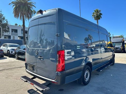 Used 2019 Mercedes-Benz Sprinter 170 image 4