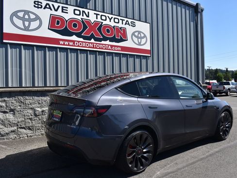 Used 2023 Tesla Model Y Performance AWD/4WD image 5