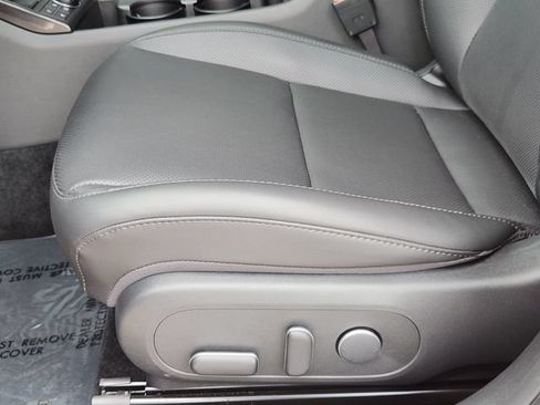 Certified 2025 Hyundai Kona Limited AWD/4WD image 18