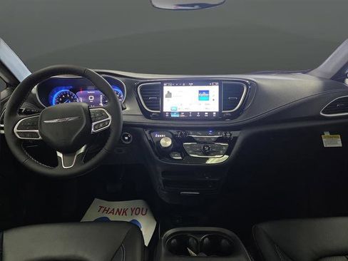 New 2026 Chrysler Pacifica Select image 5
