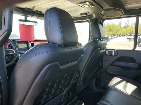 Used 2022 Jeep Wrangler Unlimited Rubicon w/ Cold Weather Group AWD/4WD image 9
