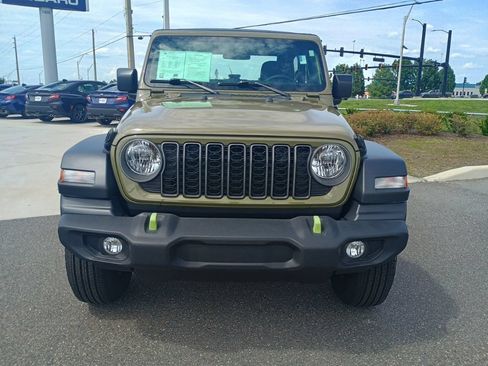 Used 2025 Jeep Wrangler Sport AWD/4WD image 2