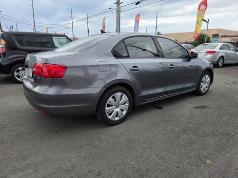 Used 2014 Volkswagen Jetta SE FWD image 4