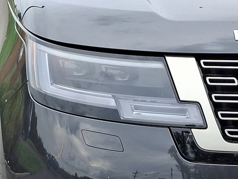 New 2025 Land Rover Range Rover SE image 7