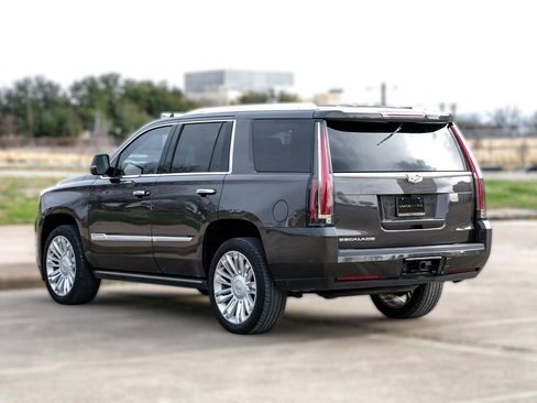 Used 2017 Cadillac Escalade Platinum image 11