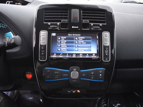 Used 2017 Nissan Leaf SL w/ Premium Package image 22