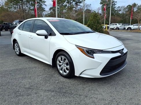 Used 2025 Toyota Corolla LE image 1