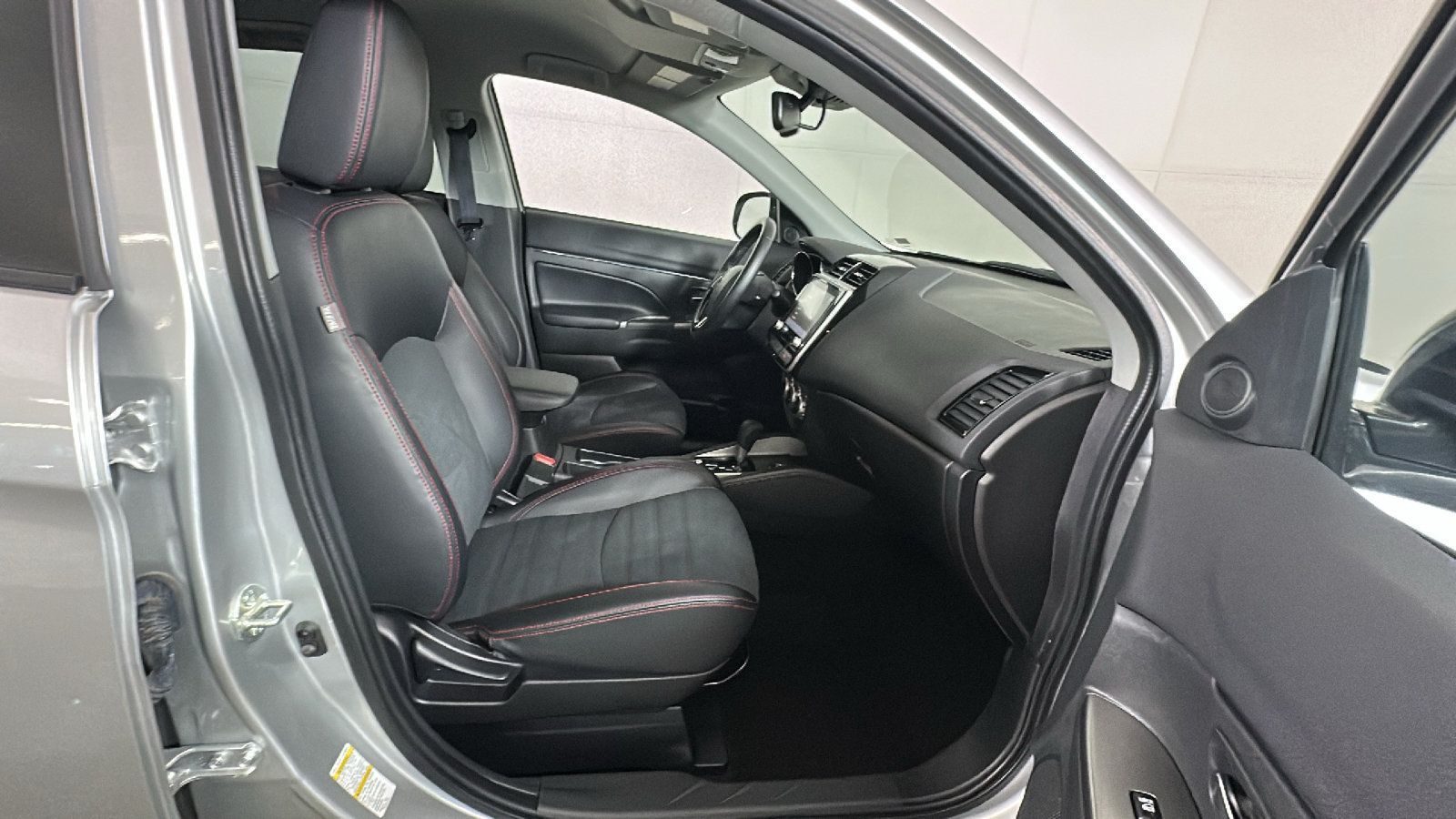 Used 2024 Mitsubishi Outlander Sport SE AWD/4WD image 33