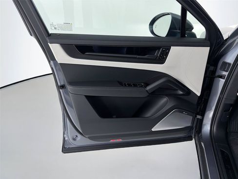 New 2026 Porsche Cayenne GTS AWD/4WD image 6