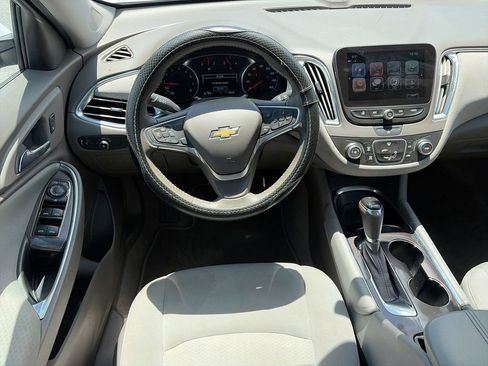 Used 2017 Chevrolet Malibu LT FWD image 10