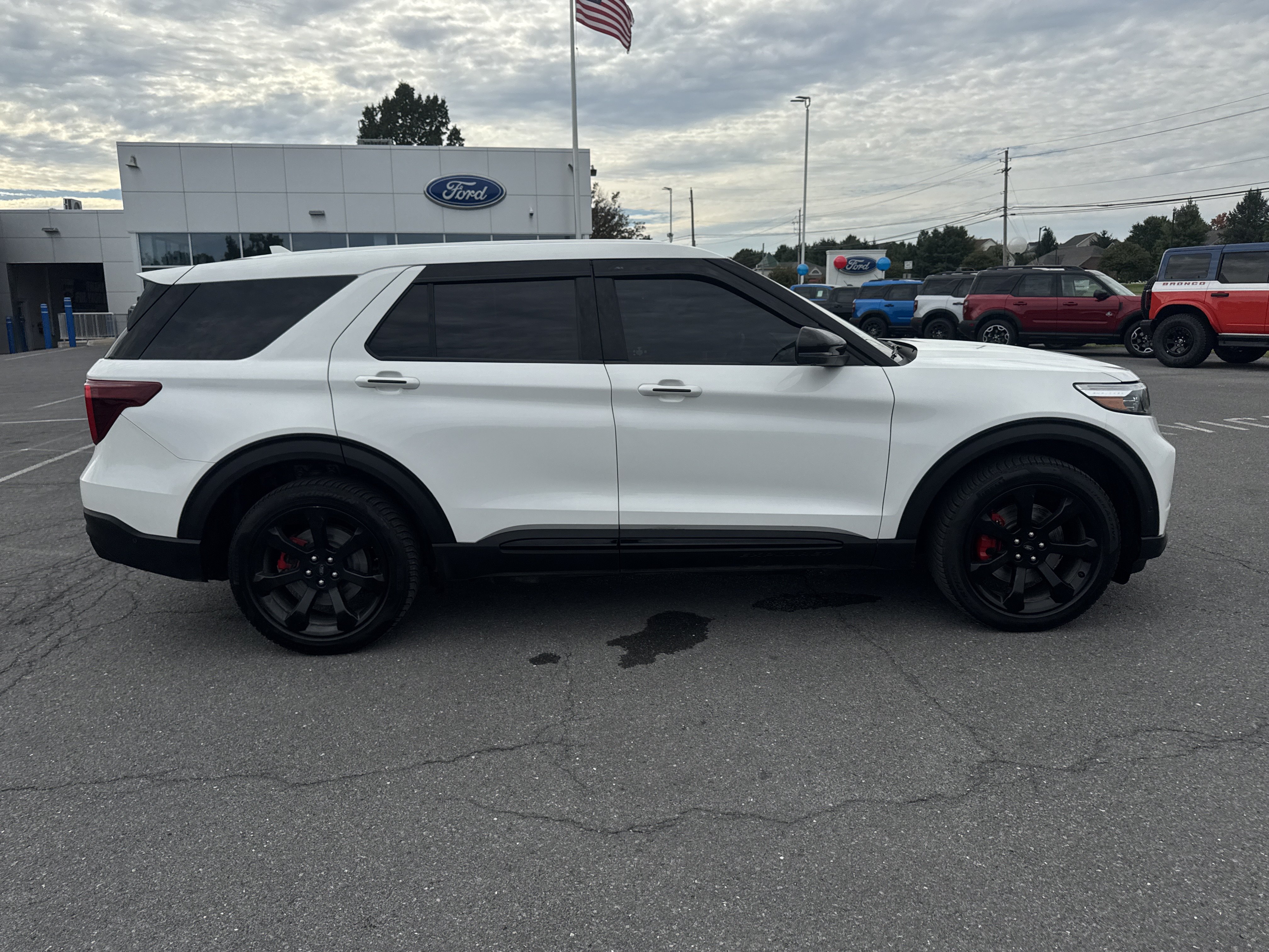 Used 2021 Ford Explorer ST w/ Equipment Group 401A AWD/4WD image 2