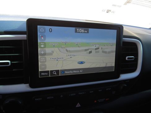 Used 2022 Hyundai Venue Limited FWD image 18