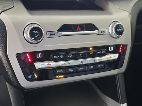 Used 2021 Ford Explorer XLT w/ Equipment Group 202A RWD image 25