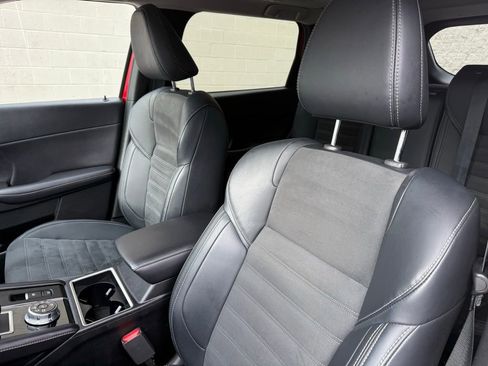 Used 2024 Mitsubishi Outlander SE image 21