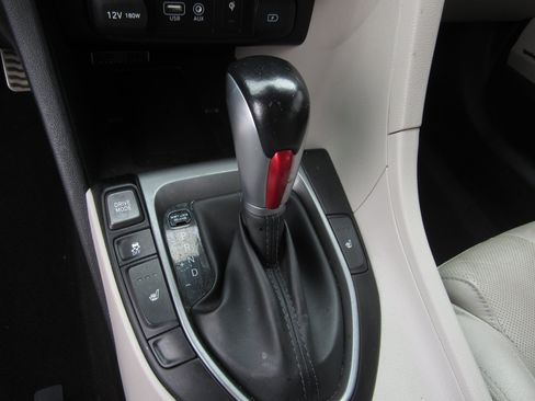 Used 2019 Hyundai Veloster Turbo Ultimate FWD image 19